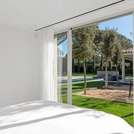 De Luxe Canisses Vila