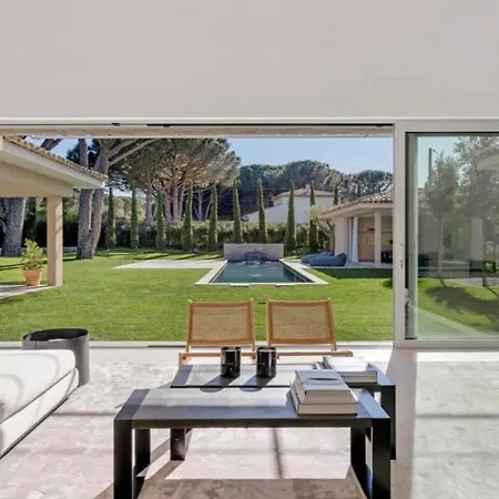 De Luxe Canisses Vila