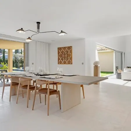 Vila De Luxe Canisses *